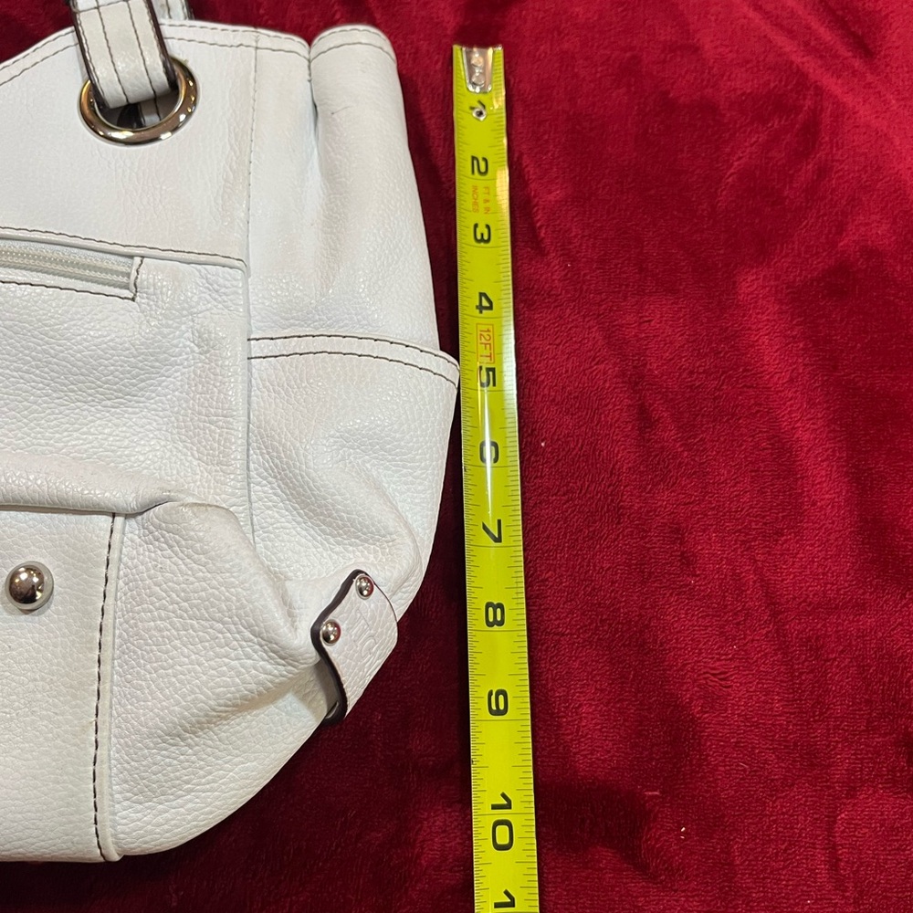 Chic White Leather Handbag - Picture 11 of 13